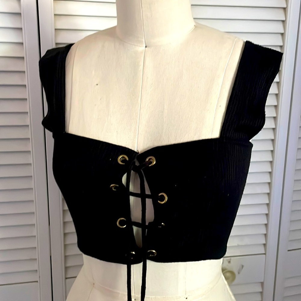 Cropped laced top